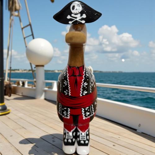 Ente aus Holz Pirat in Totenkopf-Anzug