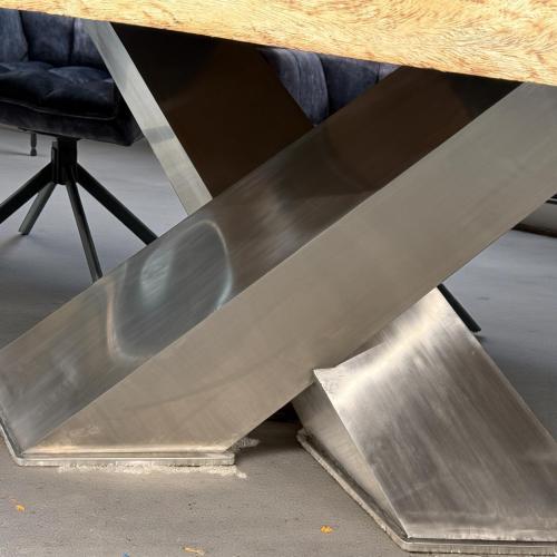 Baumscheiben Esstisch "Lakeside" aus massivem Suarholz