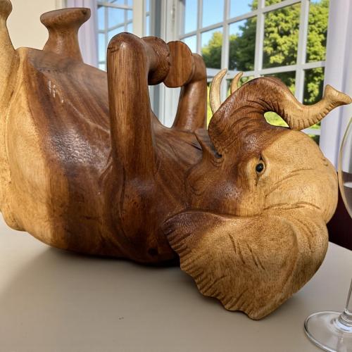 Holzskulptur Elefant Flaschenhalter massivholz