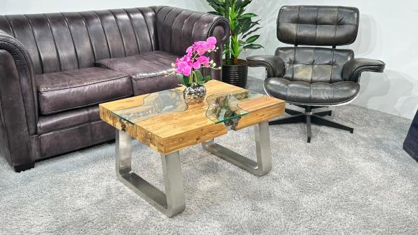 Couchtisch mit Glaseinlage aus Altholz