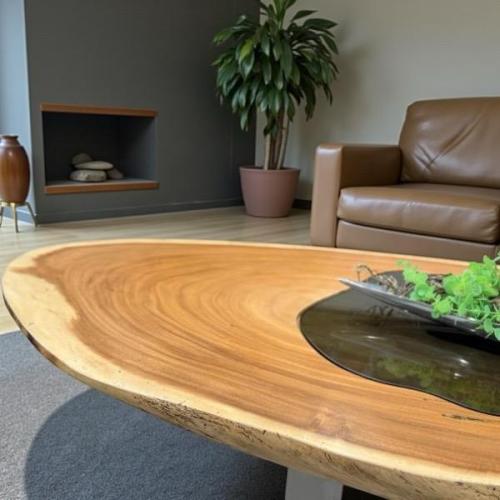 Massiver Couchtisch Baumstamm mit Metallgestell