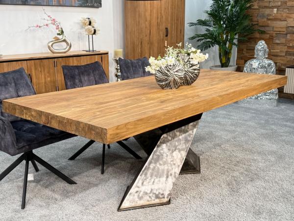 Esstisch "Deep Island" aus massivem Teakholz mit 3-D-Kreuzgestell aus Rohstahl ca. 220 x 100 x 79 cm