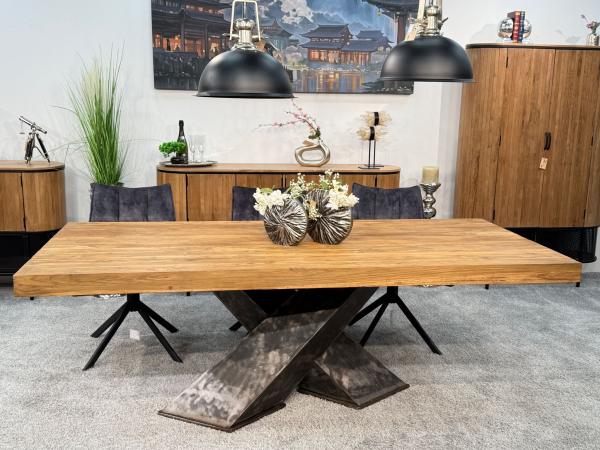 Esstisch "Deep Island" aus massivem Teakholz mit 3-D-Kreuzgestell aus Rohstahl ca. 220 x 100 x 79 cm
