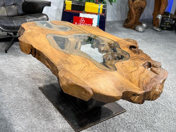 Einmaliger Couchtisch aus Baumscheiben mit Halbmondfuss