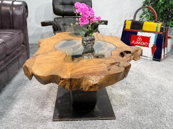 Einmaliger Couchtisch aus Baumscheiben mit Halbmondfuss