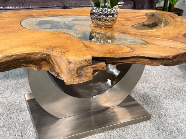 Einmaliger Couchtisch aus Baumscheiben mit Halbmondfuss