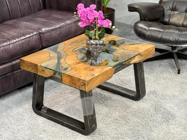 Couchtisch mit Glaseinlagen aus Baumscheiben