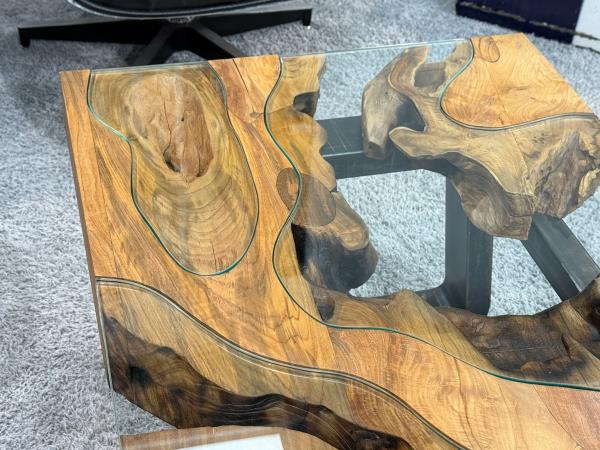 Couchtisch mit Glaseinlagen aus Baumscheiben