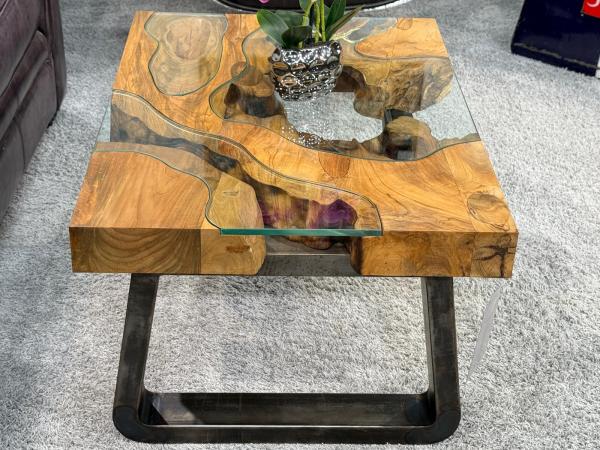 Couchtisch mit Glaseinlagen aus Baumscheiben