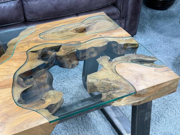 Couchtisch mit Glaseinlagen aus Baumscheiben