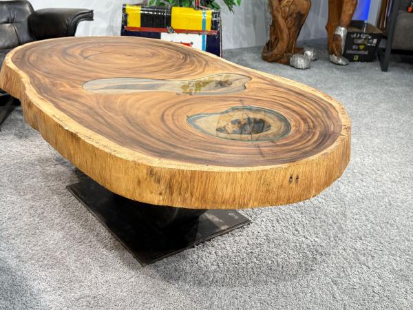 Massiver ovaler Couchtisch Baumstamm mit Metallgestell