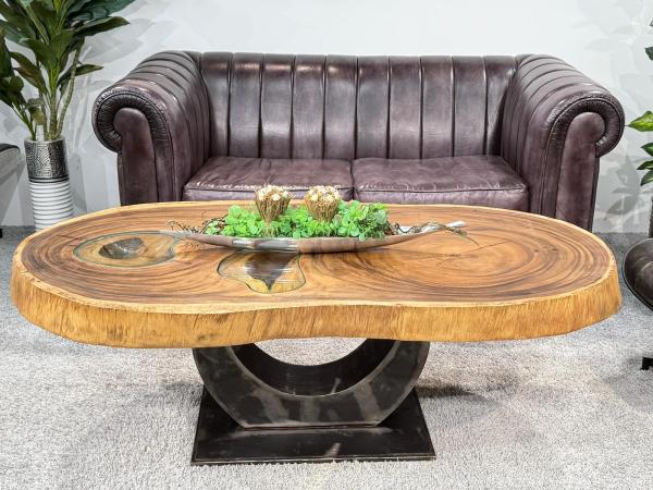 Massiver ovaler Couchtisch Baumstamm mit Metallgestell