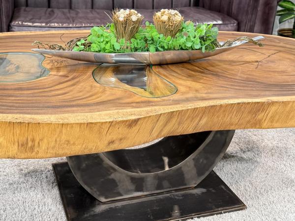 Massiver ovaler Couchtisch Baumstamm mit Metallgestell