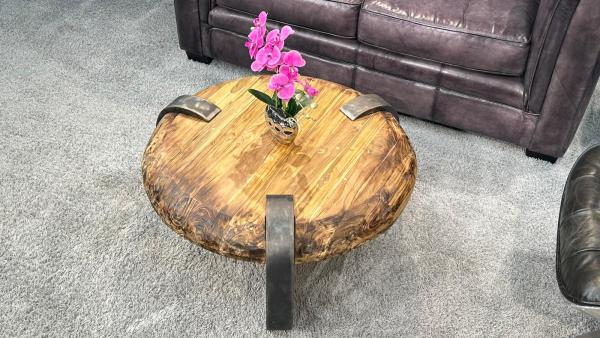Runder Couchtisch aus Holz Clash