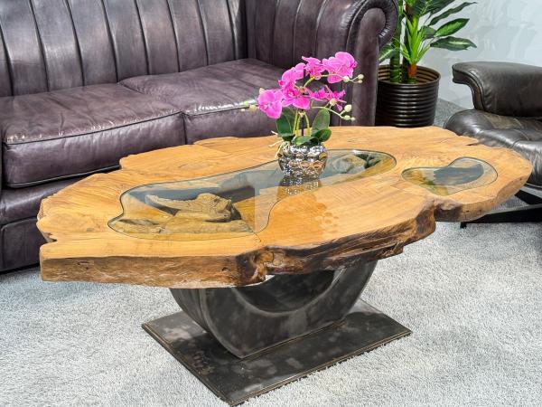 Einmaliger Couchtisch aus Baumscheiben mit Halbmondfuss