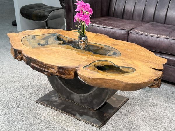 Einmaliger Couchtisch aus Baumscheiben mit Halbmondfuss