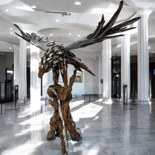 Adler aus Altholz mit Aluminium