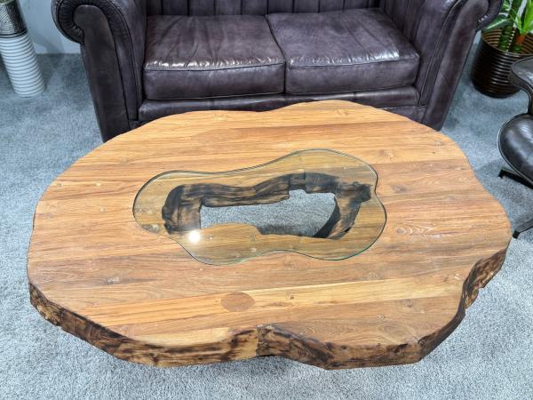 Beeindruckender Couchtisch Fusion aus Massivholz
