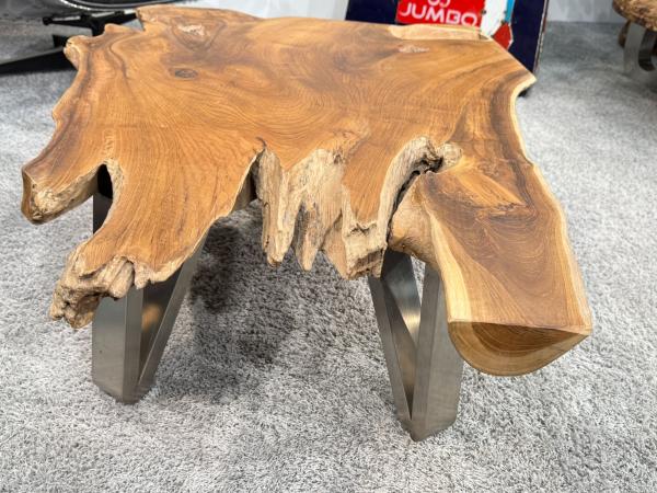 Couchtisch aus einem massiven Baumstamm Teakholz
