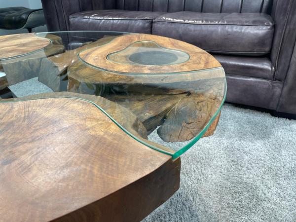 Runder Sofatisch aus einer massiven Baumscheibe