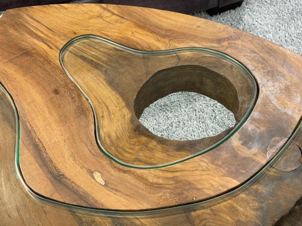 Runder Sofatisch aus einer massiven Baumscheibe