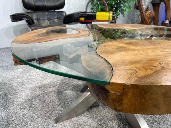 Runder Sofatisch aus einer massiven Baumscheibe