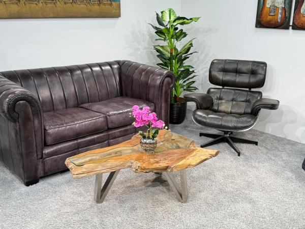 Couchtisch aus Teakholz mit Glasplatte, ca. 105 x 50-65 x 38 cm.