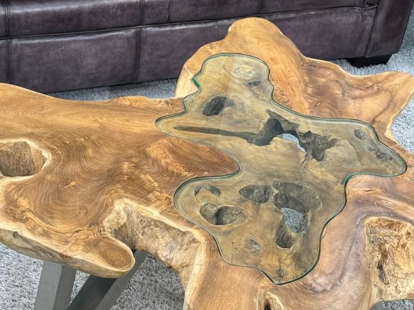 Teakholz-Couchtisch 'Lakeside' mit Metallbeinen, Detailansicht