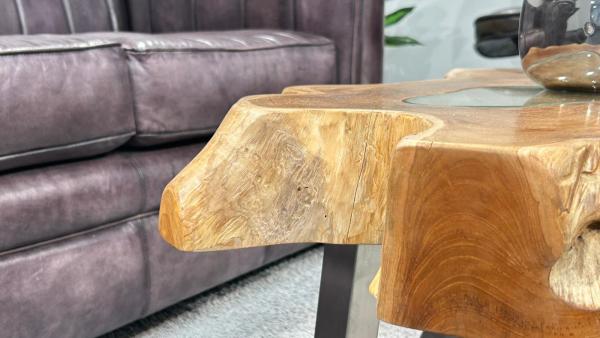 Wohnzimmertisch aus Teakholz mit Metallbeinen, 78 x 42 x 10 cm.