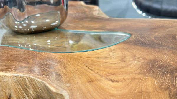 Wohnzimmertisch aus Teakholz mit Metallbeinen, Detailansicht