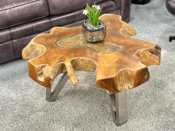 Wohnzimmertisch aus Teakholz mit unregelmäßiger Form, ca. 78 x 42 x 10 cm.
