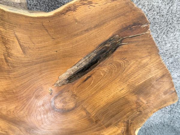 Couchtisch aus einem massiven Baumstamm Teakholz