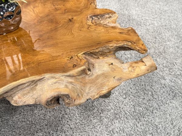 Couchtisch aus Teakholz mit unregelmäßiger Form, ca. 97 x 65 x 38 cm.