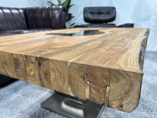 Couchtisch "Deep Island" ca. 120 x 82 x 50 cm aus recyceltem Altholz mit Edelstahlgestell in Halbmondform und Glaseinlage