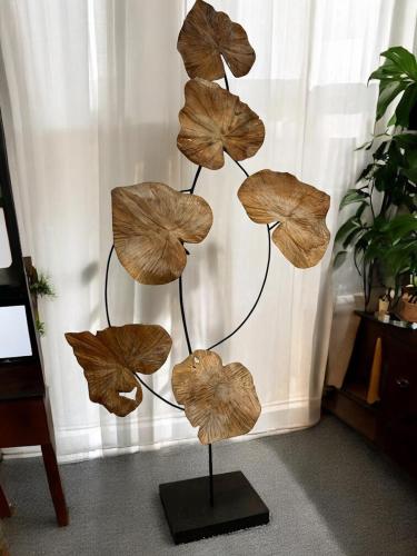 Dekoration Leaves aus Holz mit Stahl freistehend