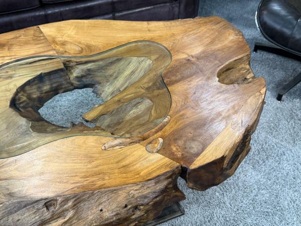 Einmaliger Couchtisch aus Teak Baumscheiben und Glas