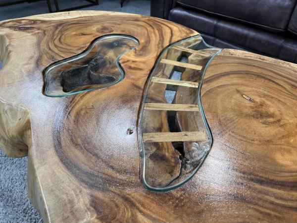 Design Massivholztisch/Couchtisch "Lakeside" aus Suar Baumscheiben