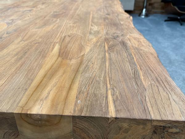 Design Massivholztisch mit extrem starker Tischplatte