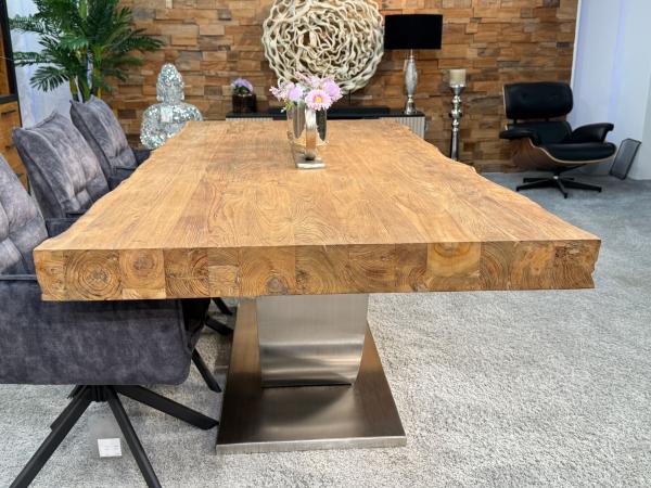 Design Massivholztisch mit extrem starker Tischplatte