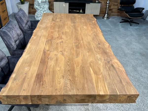 Design Massivholztisch mit extrem starker Tischplatte
