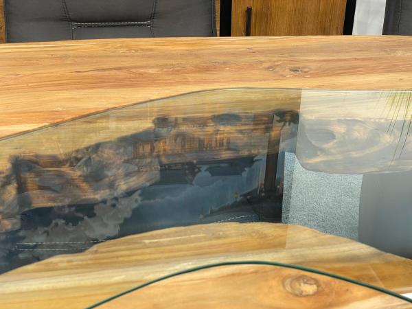 Ovaler Designtisch aus Massivholz und vollmassiver Tischplatte