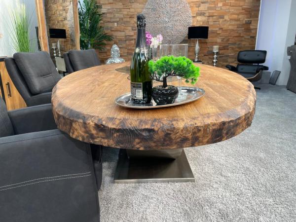 Ovaler Designtisch aus Massivholz und vollmassiver Tischplatte