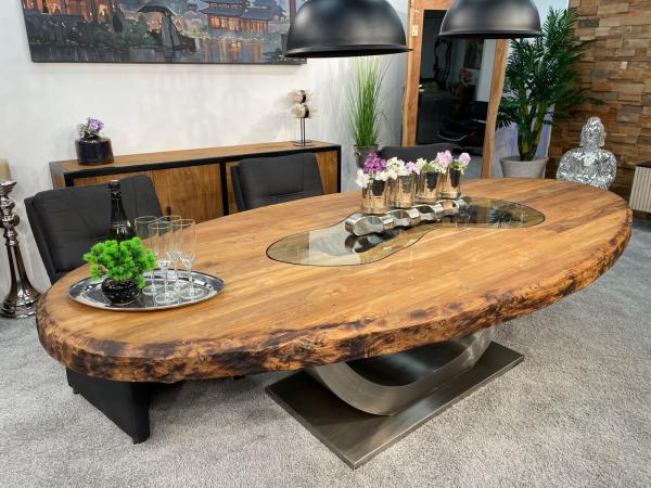 Ovaler Designtisch aus Massivholz und vollmassiver Tischplatte