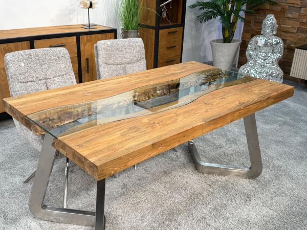 Esszimmertisch aus recyceltem Altholz
