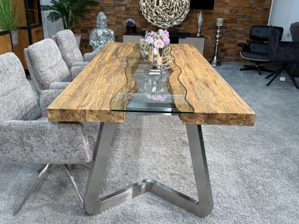 Massivholztisch mit Glaseinlage aus Altholz