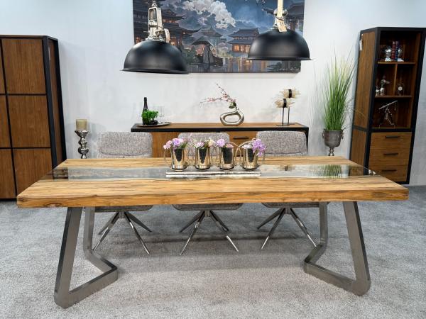 Massivholztisch mit Glaseinlage aus Altholz