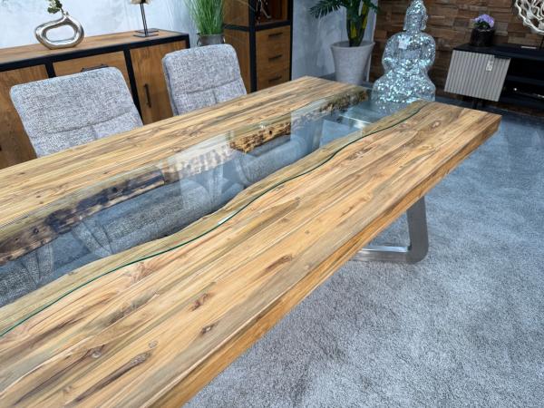 Massivholztisch mit Glaseinlage aus Altholz