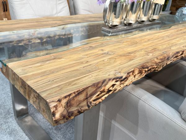 Massivholztisch mit Glaseinlage aus Altholz