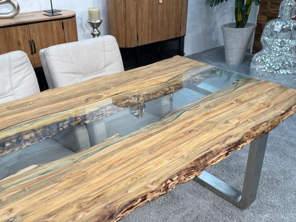 Massivholztisch mit Glaseinlage aus Altholz