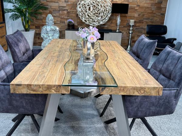 Massivholztisch mit Glaseinlage aus Altholz